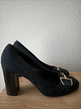 Gucci Black Pumps with Gold Horsebit and Green Web Accent
